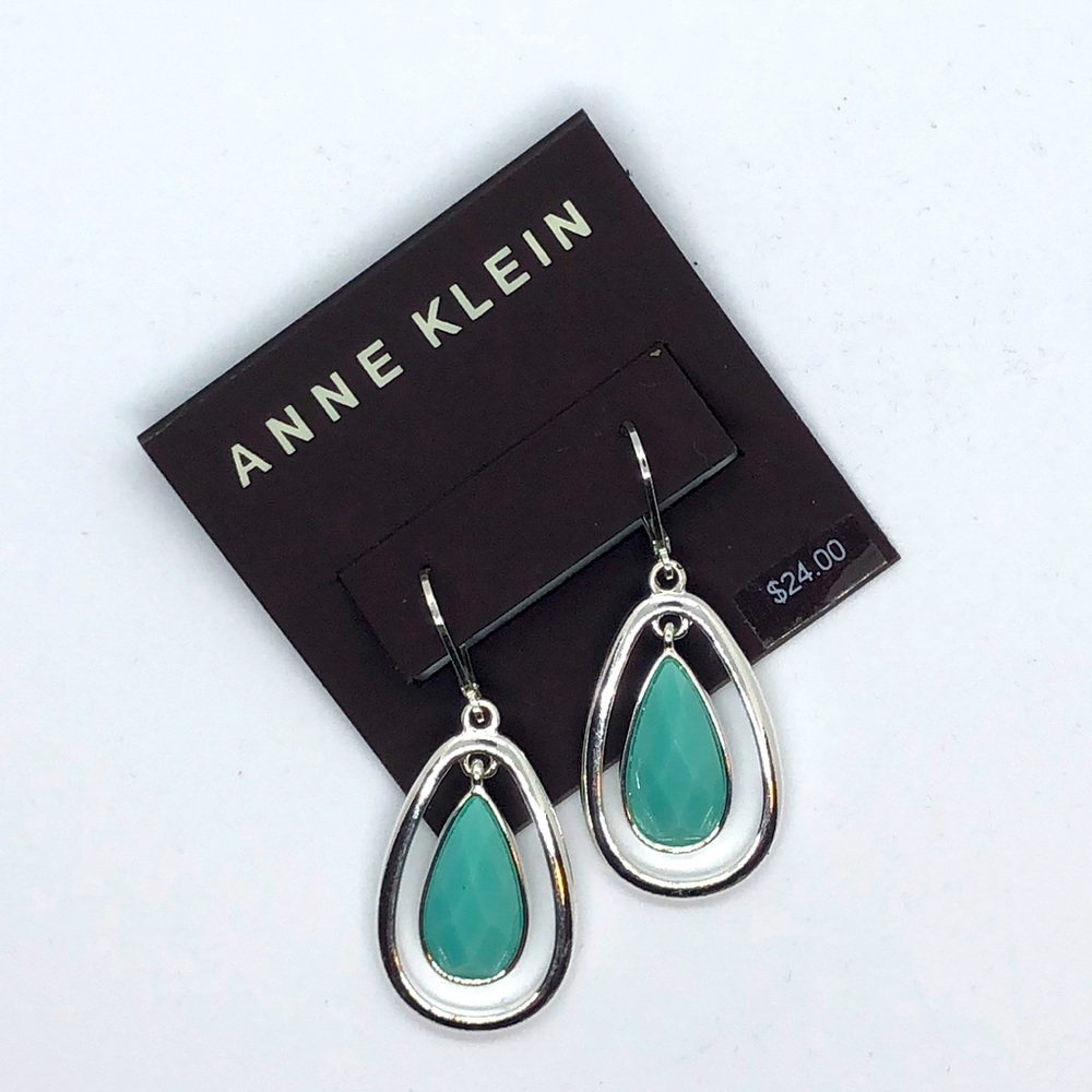 Dangling silver earrings with aquamarine stones